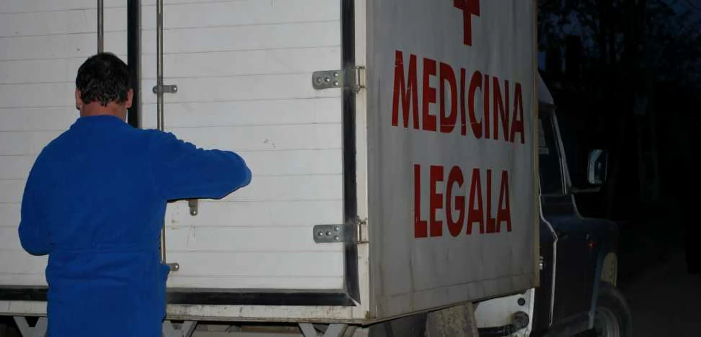 Cadavrul copilului a fost preluat de maşina Serviciului de Medicină Legală