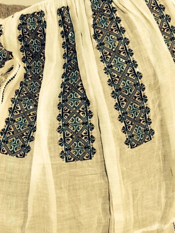 Costumul purtat de SImona în timpul momentului de dans din emisiunea de luni