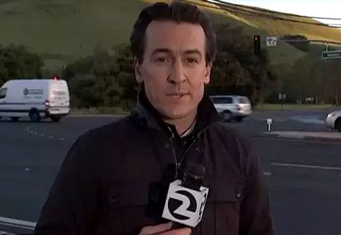 Alex Savidge se afla în transmisiune directă atunci când o mașină aproape că a dat peste elfoto: captură video