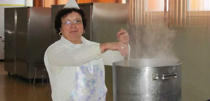 Angajaţii cantinei vor prepara pe 30 decembrie mâncarea pentru Revelion