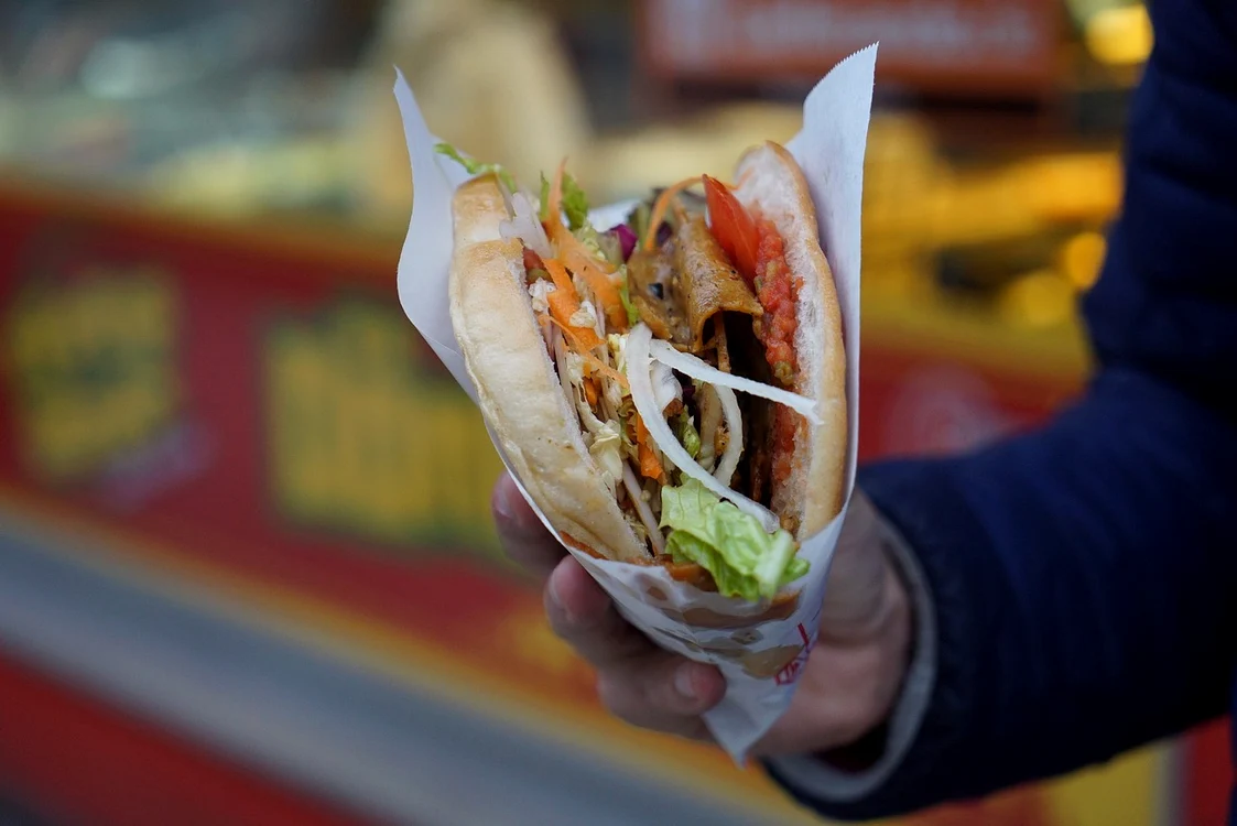 România, țara cu cele mai multe comenzi de kebab - Foto Arhiva