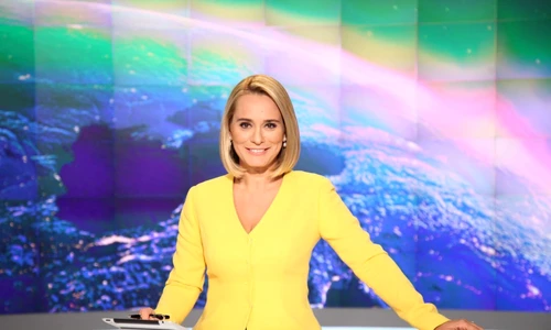 4 andreea esca prompter jpg jpeg