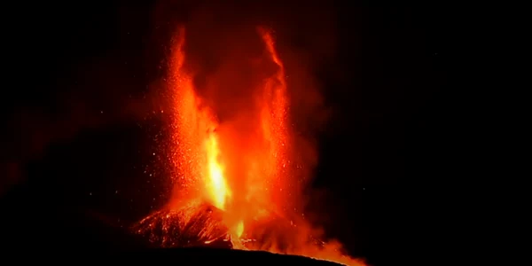 eruptie vulcan Etna - Sicilia
