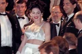 Madonna, pe covorul roșu de la Cannes, în 1991 jpeg