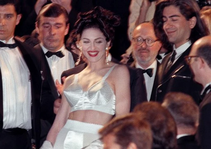 Madonna, pe covorul roșu de la Cannes, în 1991