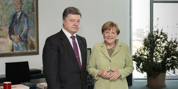 Petro Poroşenko Angela Merkel FOTO Reuters
