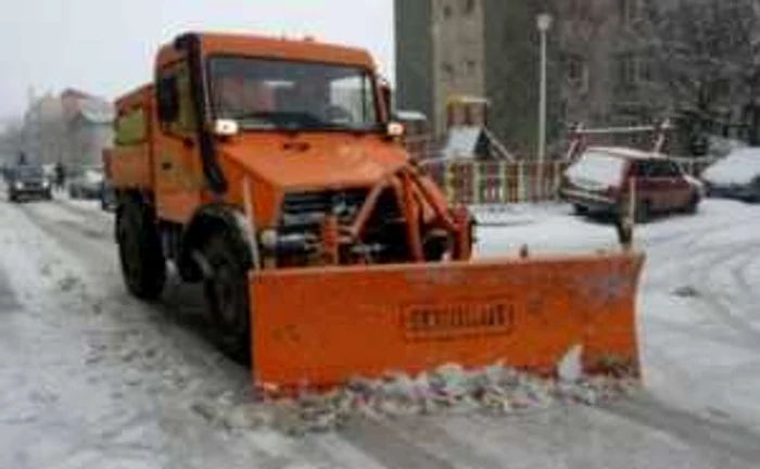 Autorităţile au pregătit utilajele de dezăpezire