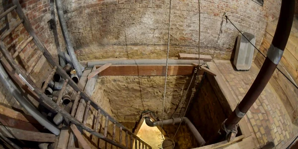 Intrare intr un tunel pe sub Zidul Berlinului FOTO Getty Images