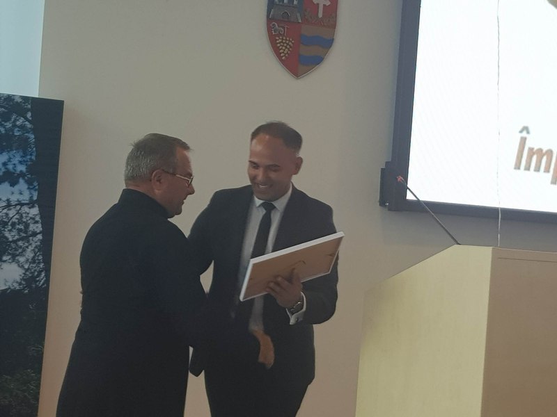 Crescut la orfelinat, Valentin face torturi și dulciuri pentru copiii abandonați sau bolnavi