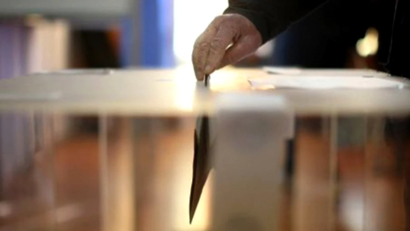 BEC a stabilti ca cetăţenii români cu domiciliul în România, care în ziua votării se află în străinătate, să poată vota şi pe baza cărţii de identitate
