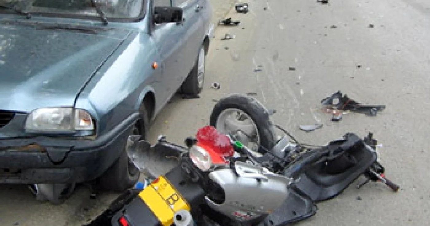 Hunedoara: Tată şi fiu au ajuns de pe motoscuter pe patul de spital