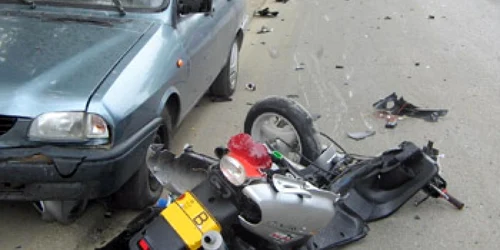 Hunedoara: Tată şi fiu au ajuns de pe motoscuter pe patul de spital