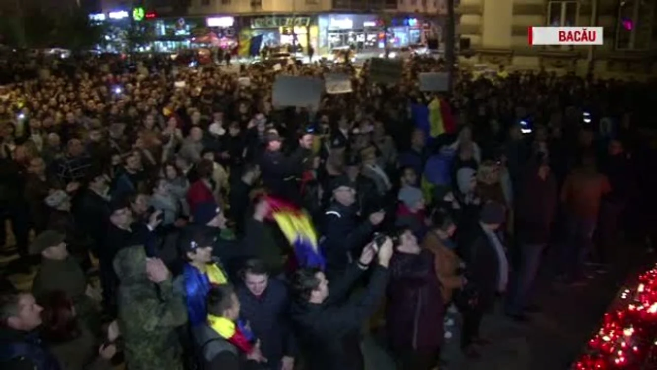 
    Protestul de la Bacău a fost organizat în sprijinul victimelor din Clubul Colectiv  