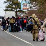 refugiati ucraineni fugind de razboi 26 februarie 2022 shutterstock 2131281067 jpg