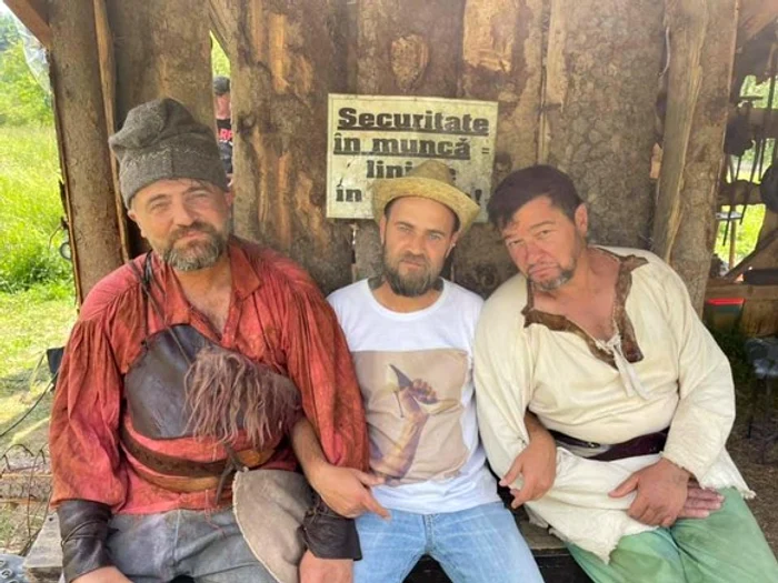 Laura Cosoi, la filmări cu fetiţele