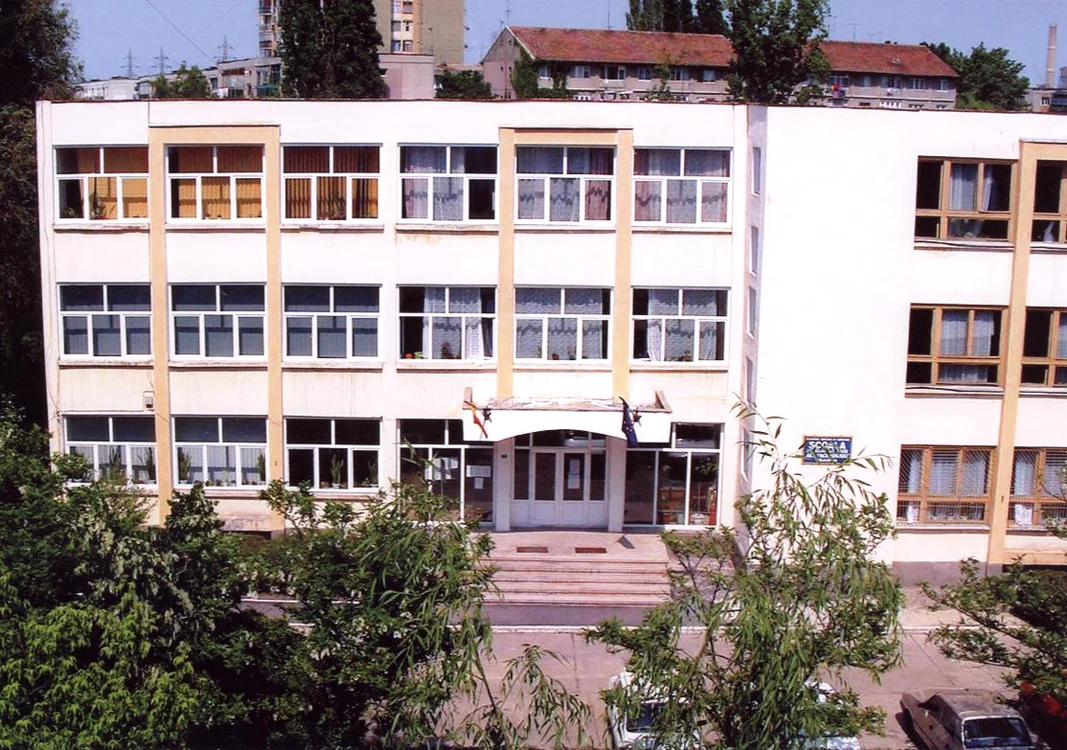 
    Ancheta epidemiologică la Şcoala Gimnazială nr. 32 “Alexandru Macedonski” din Craiova   
