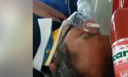 video un paramedic smurd loveste cu un parizer in cap un pacient intubat in ambulanta 597093 jpeg