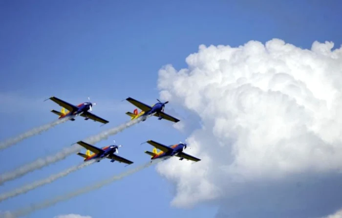 Spectacolul aviatic are loc mâine