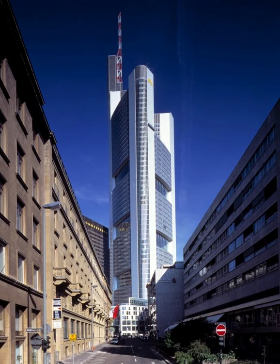 Locul 7: Commerzbank Tower—Frankfurt, Germania, Rusia. Înălțime: 259 de metri