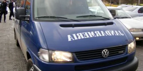 Reşiţa: Un grup de tineri a fost săltat de jandarmi de la poarta ştrandului