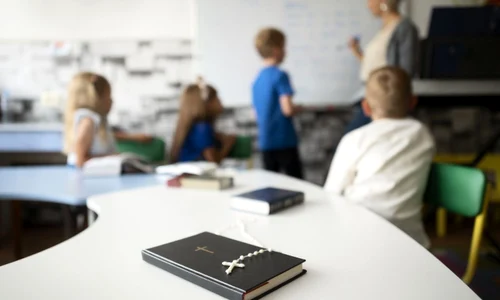Ora de religia foto magnific  com jpg
