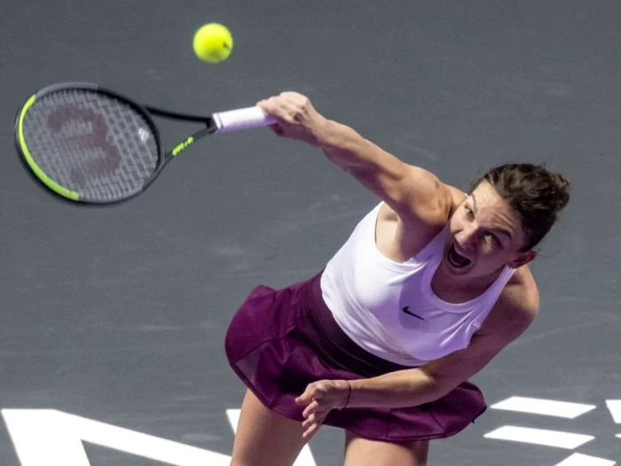 Simona Halep, la serviciuFOTO: EPA