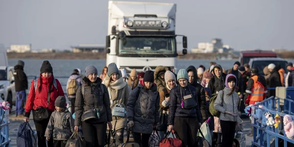 Refugiati ucraineni intrati în Romania cu bacul prin vama Isaccea FOTO Inquam Photos / Ilona Andrei