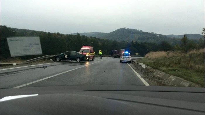 Şoferul din autoturism a scăpat cu viaţă, ca prin minune