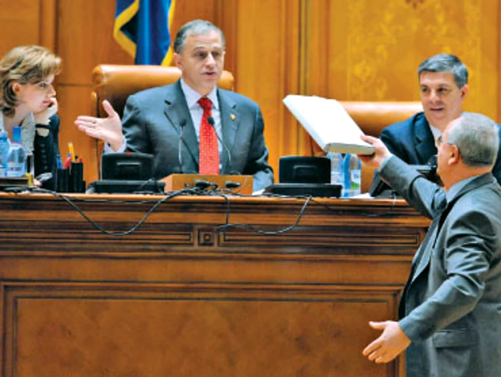 Sesiune parlamentară sub zodia alegerilor