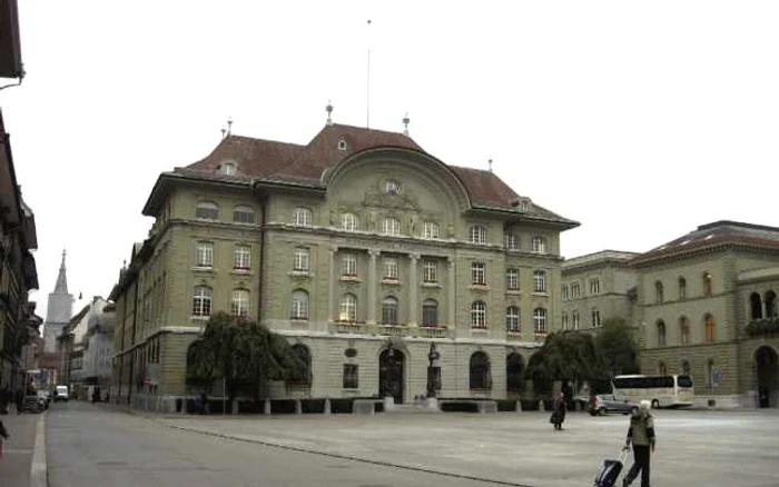 Analiştii estimează că singura intervenţie a băncii centrale nu a costat mai mult de 7-8 miliarde franci elveţieni