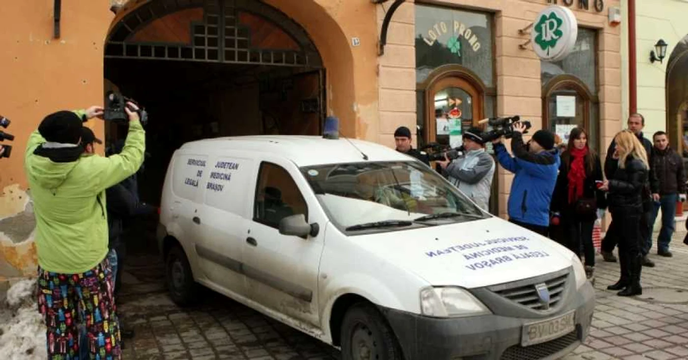 O femeie şi-a decapitat bebeluşul în Piaţa Sfatului din Braşov