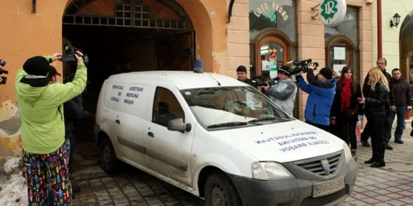 O femeie şi-a decapitat bebeluşul în Piaţa Sfatului din Braşov