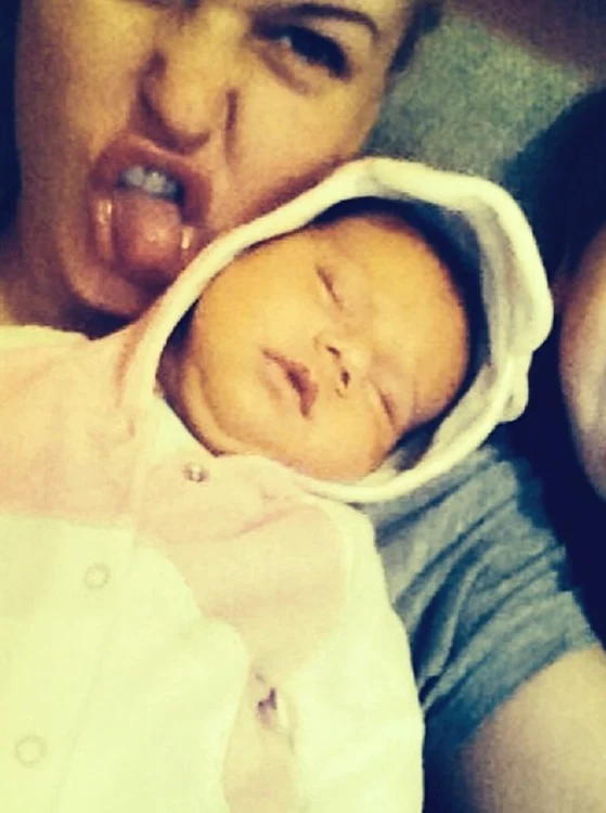 Misha şi fetiţa ei, Maya (Foto: Instagram)