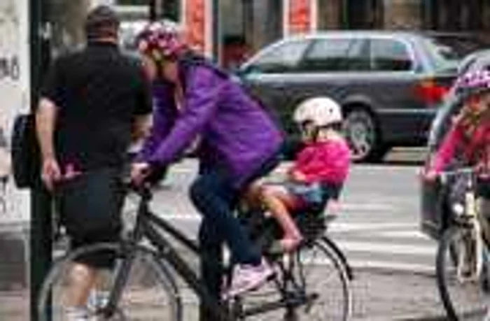 Autoritatile din Copenhaga au scapat de problemele provocate de traficul auto incurajand oamenii sa foloseasca bicicletele.