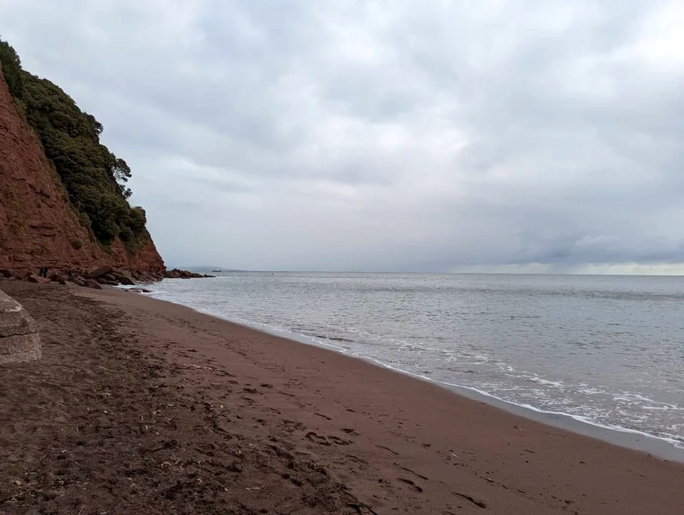 Plaja de la capătul tunelului. Foto: Go South West England