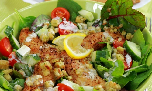 salata cu pui legume jpeg