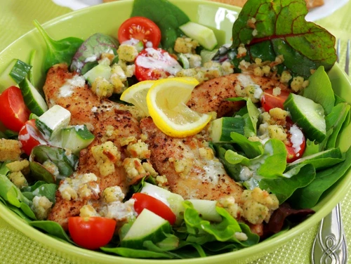 salata cu pui legume jpeg