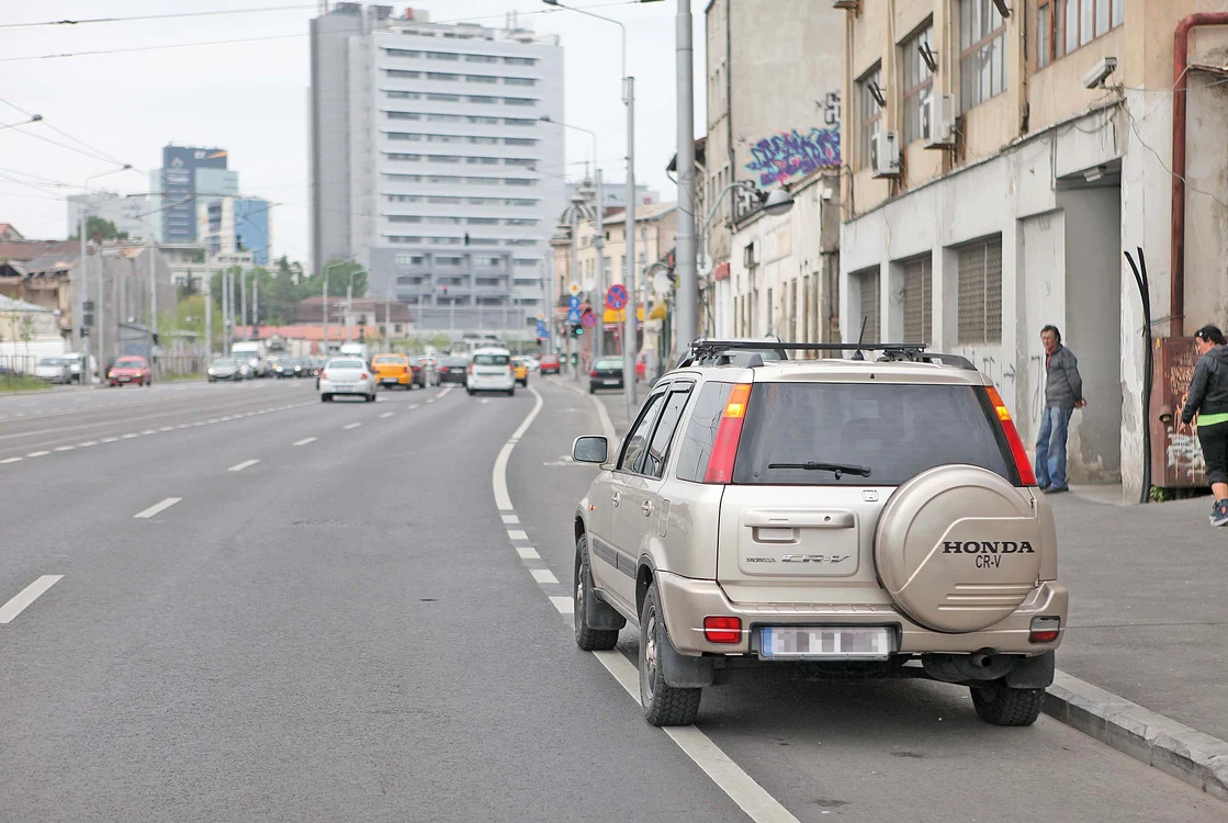 2015 - Stâlpişorii care delimitau pistele au dispărut. Acum e mai mult loc pentru maşiniFoto: Sever Gheorghe
