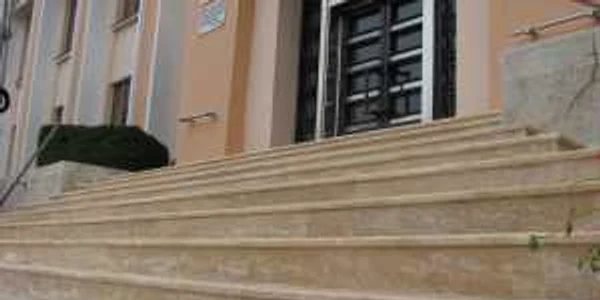Aşa aratp treptele noi di faţa Primăriei Bârlad