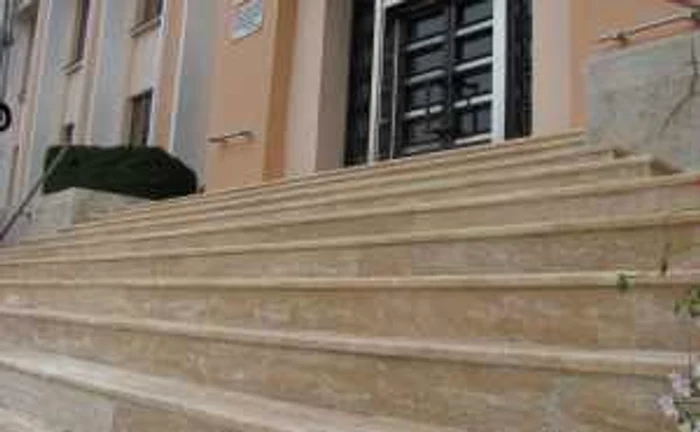 Aşa aratp treptele noi di faţa Primăriei Bârlad