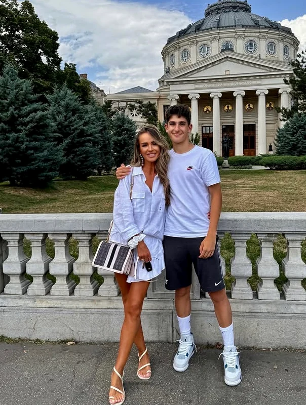 Diana Munteanu și fiul ei, David foto: Instagram 
