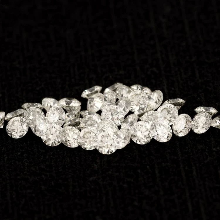 
    Acest set de 40 de diamante va fi scos la licitație laun preț de pronire de 10.000 de euro  