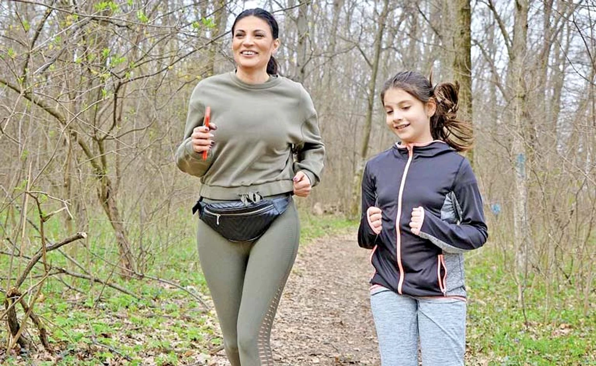 
    Ioana și Ruxi adoră sportul în aer liber  