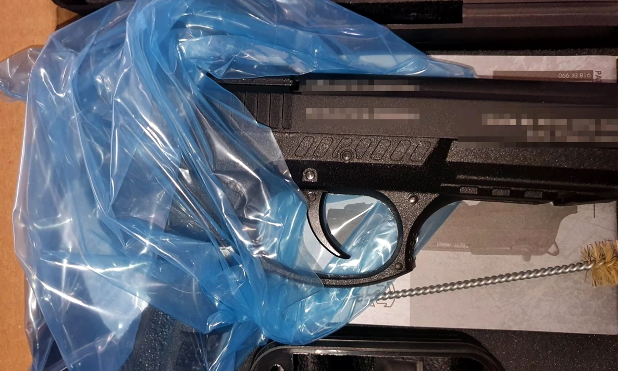 Pistol găsit de polițiști asupra unui ucrainean Foto: Poliția de Frontieră