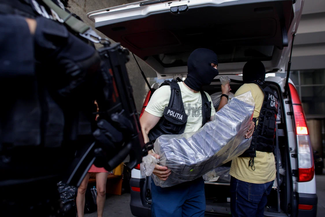 
    Captura impresionantă de droguri a fost depozitată într-o cameră specială a DIICOT  