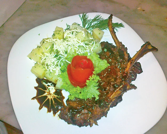 
    Cotlete de berbecuţ  