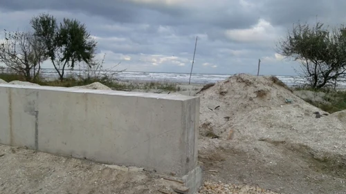 Faleză promenadă pietonală pe plaja dintre Năvodari şi Mamaia Foto Sînziana Ionescu