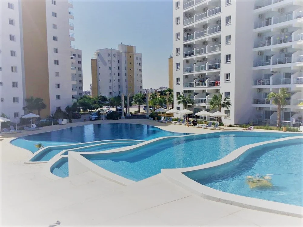Unele apartamente  au şi piscină exterioară. FOTO: cihanara.com