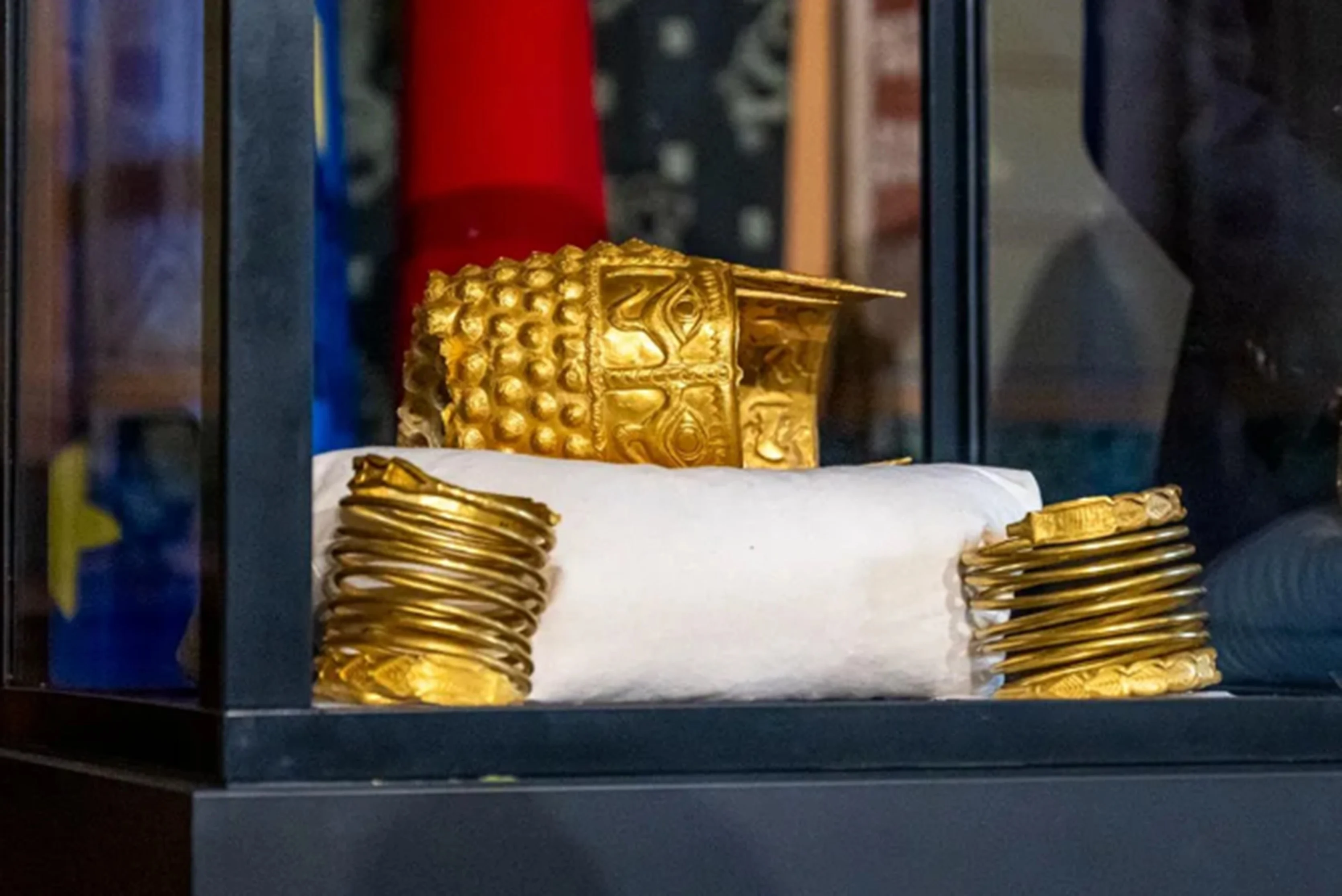 Discuții aprinse pe rețelele de socializare cu privire la autenticitatea tezaurului dacic recuperat în Olanda: „De unde își dau seama dacă sunt originale?”