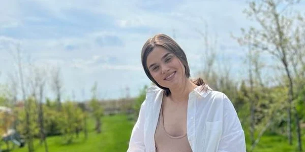Theo Rose isarcinata foto Instagramre JPG